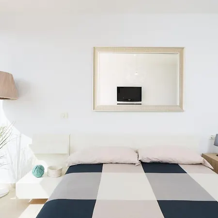 Vakantiehuis Modern House With Private Swimming Pool *