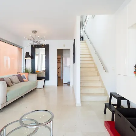 Modern House With Private Swimming Pool *