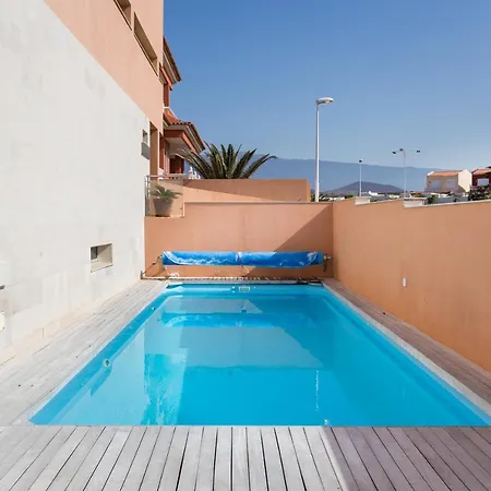 Дом отдыха Modern House With Private Swimming Pool