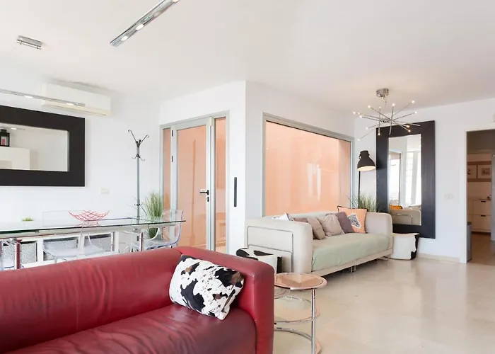 Modern House With Private Swimming Pool エル・メダノ