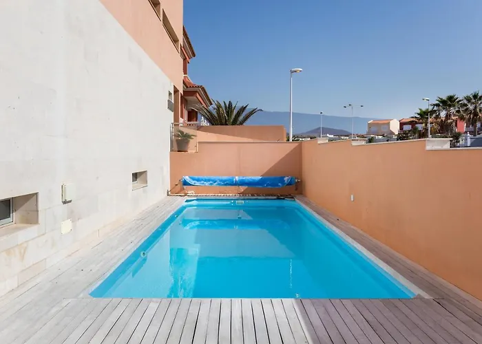 Дом отдыха Modern House With Private Swimming Pool