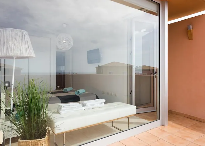 Дом отдыха Modern House With Private Swimming Pool