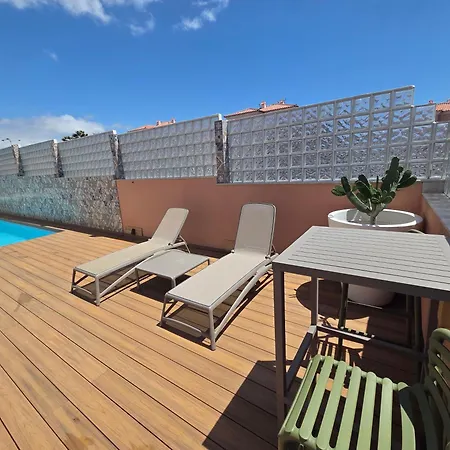 Semesterbostad Modern House With Private Swimming Pool