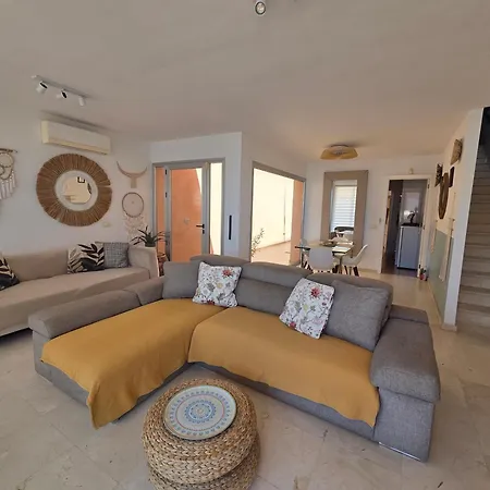 Modern House With Private Swimming Pool Semesterbostad