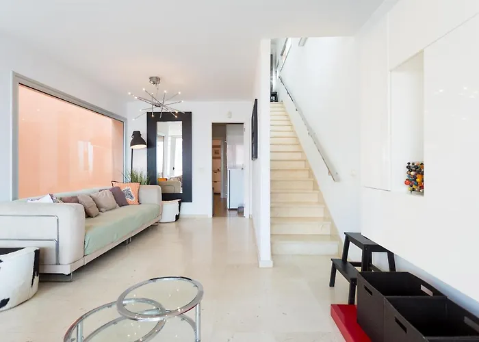 Modern House With Private Swimming Pool *