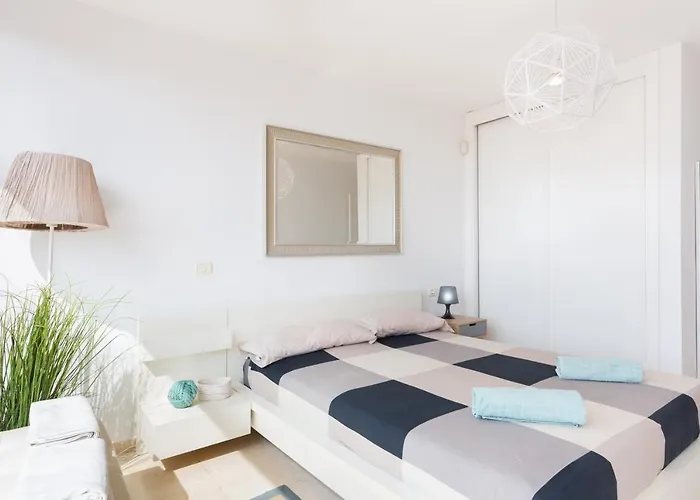 Modern House With Private Swimming Pool *