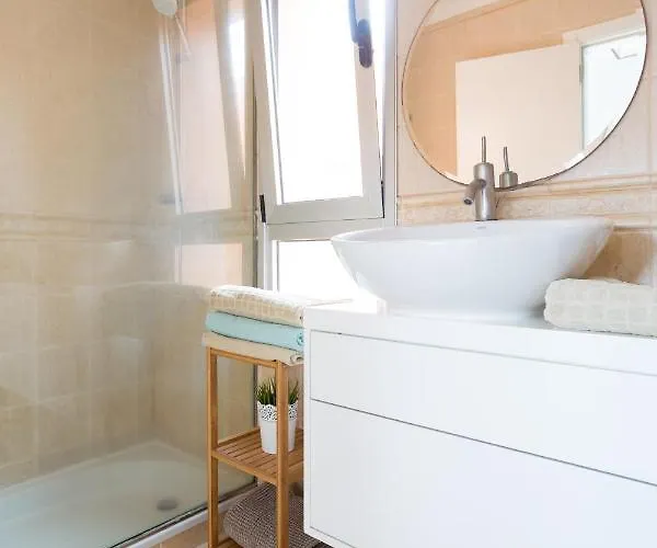 Modern House With Private Swimming Pool Сasa de vacaciones